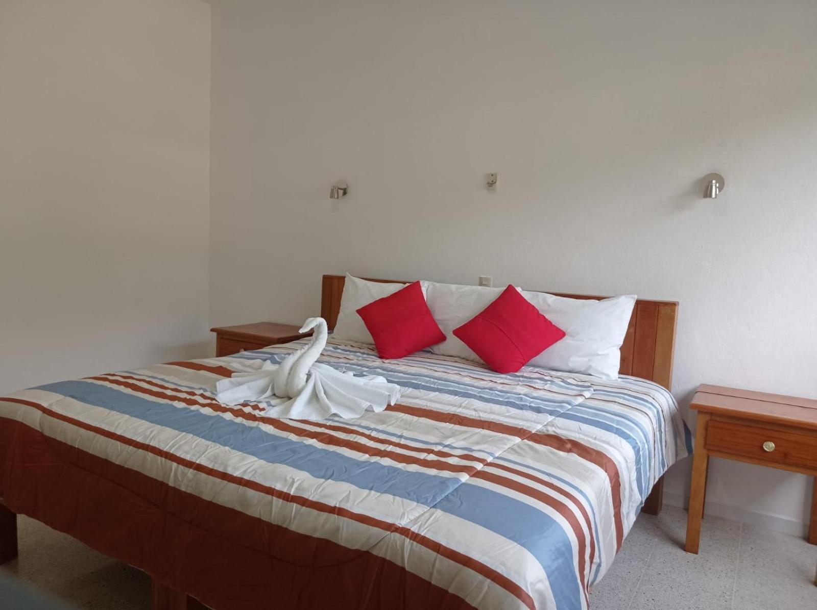 Hotel Los Leones Palenque Eksteriør billede